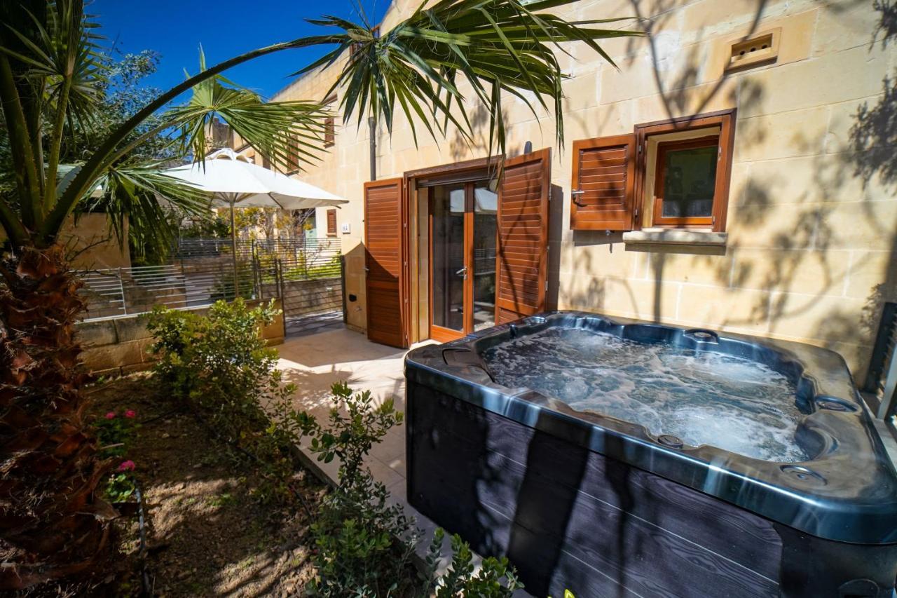 Getawaynpetto Private Duplex Maisonette With Jacuzzi Hot Tub Mgarr 外观 照片